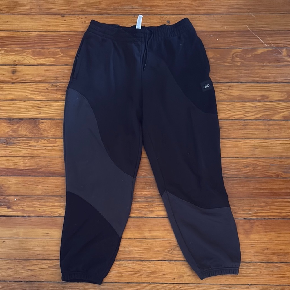 ALO Yoga Men's Black ‘Make Waves’ Jogger Pants